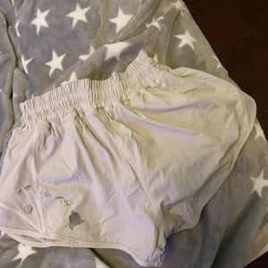 white hotty hot 2.5 inch shorts size 4 with hawaii logo from hawaii lululemon